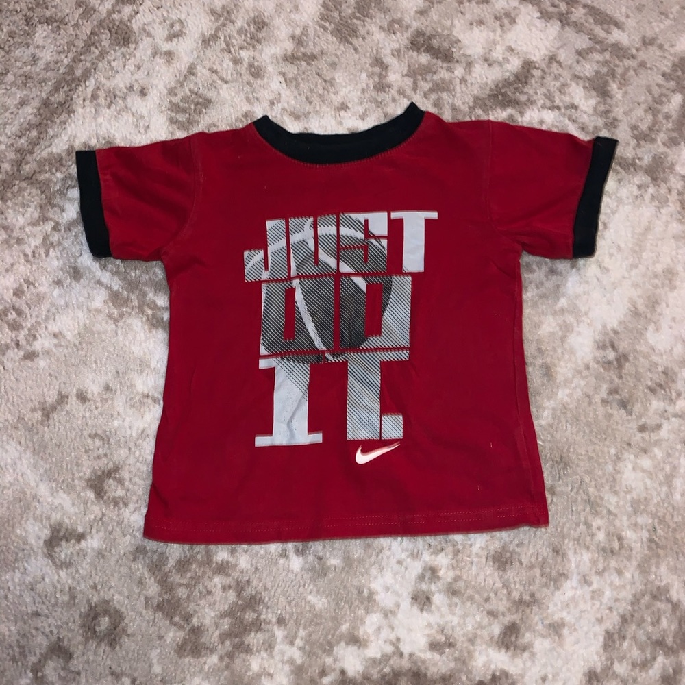 Nike boys t-shirt - size 3T